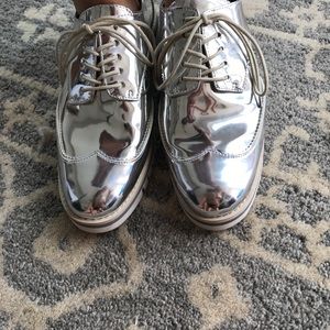 Metallic silver oxford shoes